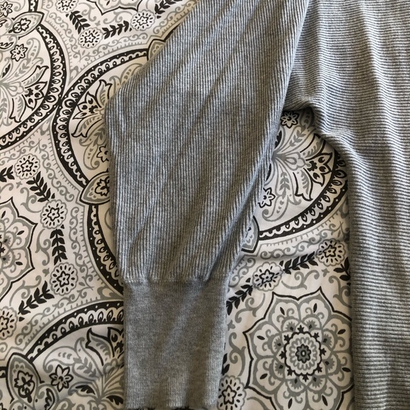 Fancy gray long sleeve top - Picture 2 of 5